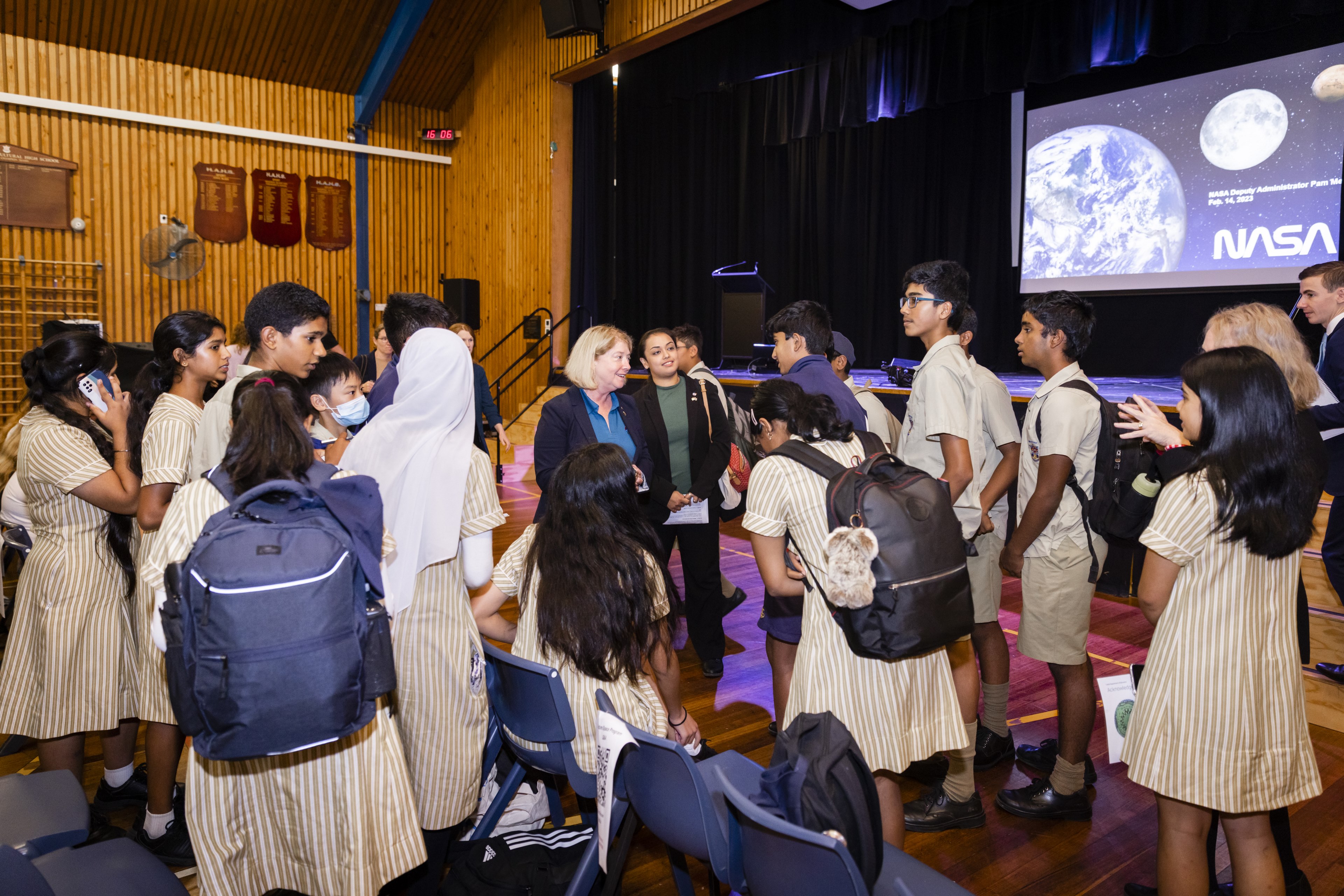 Image_Pamela Melroy with school students_credit_Andy Roberts (3).jpg (Intense)