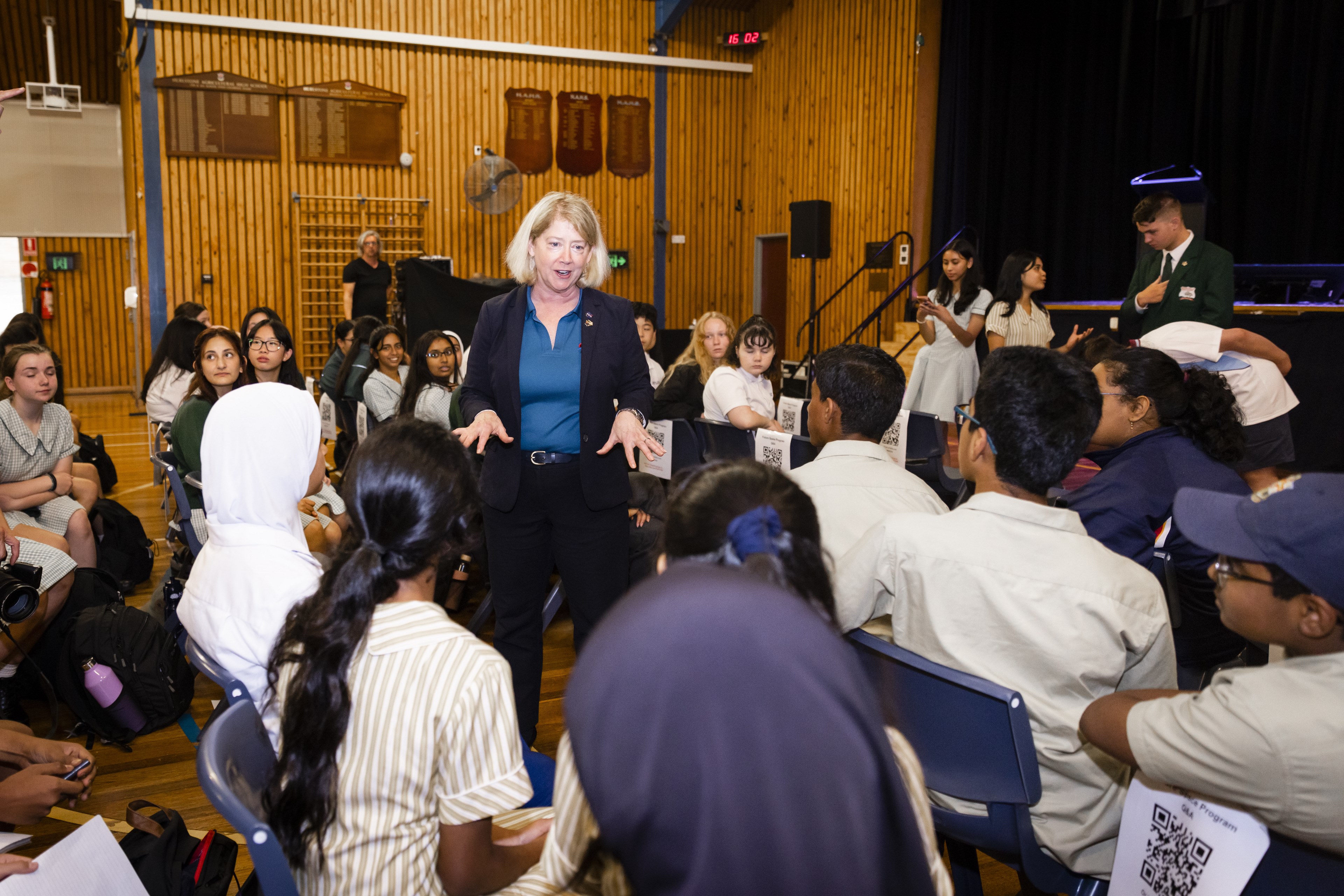 Image_Pamela Melroy with school students_credit_Andy Roberts (1).png (Intense)